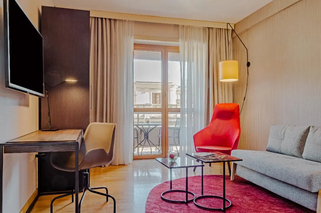 FAMILY ROOM WITH TERRACE Room, NH Collection Roma Giustiniano, Rome