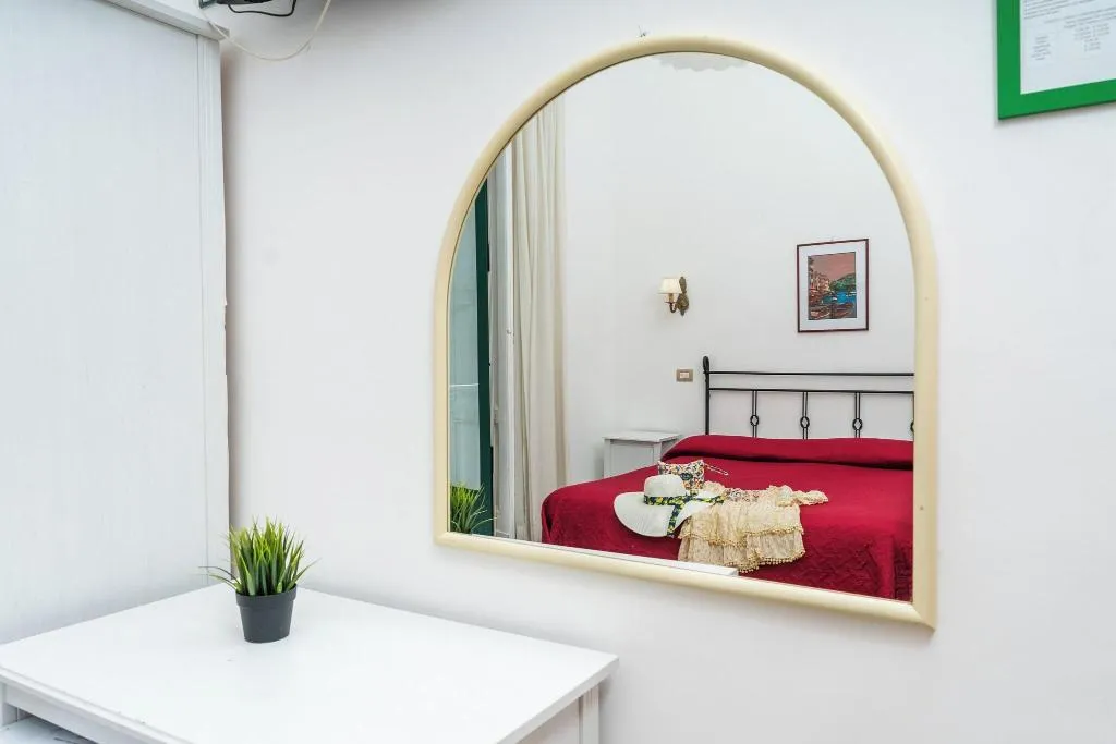 TWIN STANDARD Room, Fontana, Naples