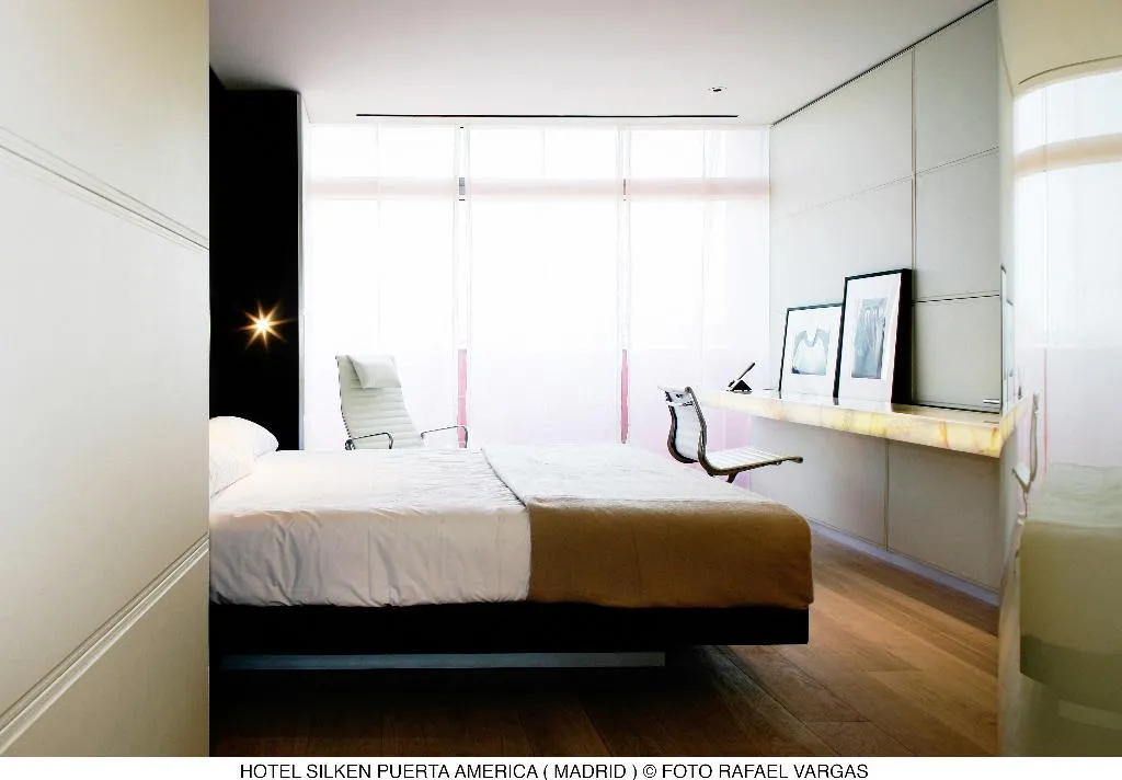 DOUBLE STANDARD Room, Puerta America Madrid, Madrid