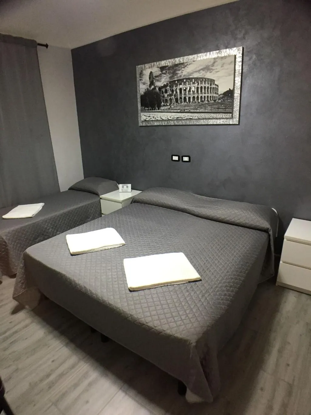 Room, Babyface, Naples