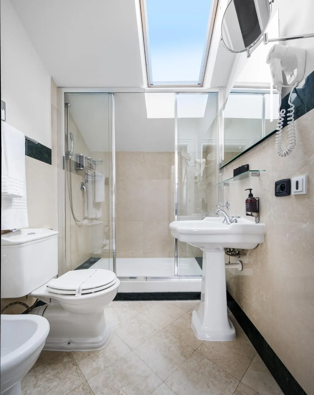 SUITE TWO BEDROOMS TWO BATHROOMS Room, Residence Leon D'Oro, Prague