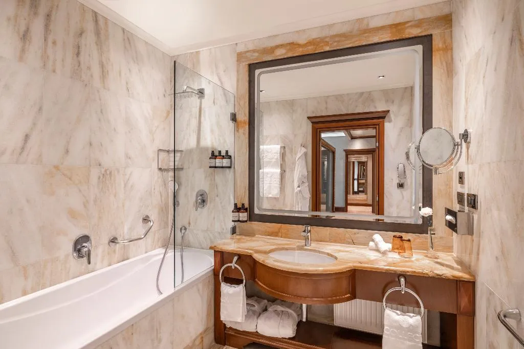 JUNIOR SUITE STANDARD Room, NH Collection Prague Carlo IV, Prague