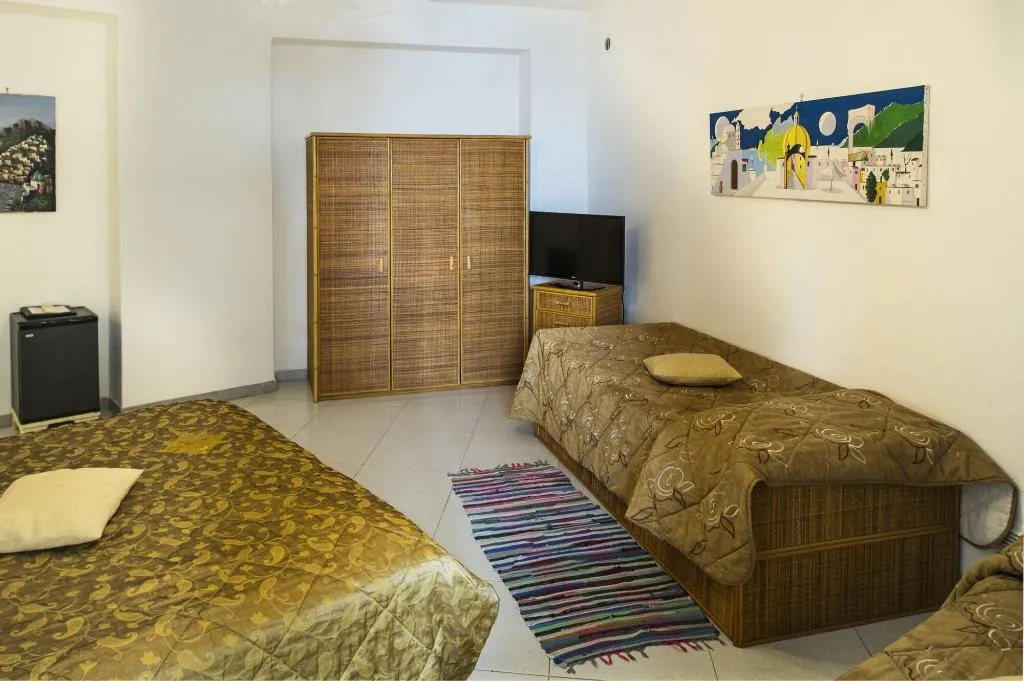 Room, La Maliosa D' Arienzo, Naples
