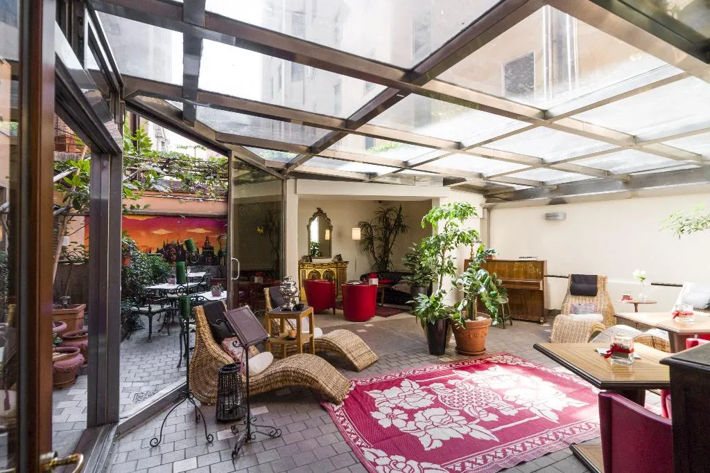 Lobby, Carrobbio, Milan