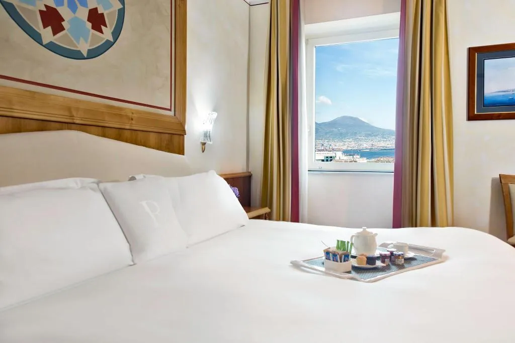 Room, Renaissance Naples Mediterraneo, Naples