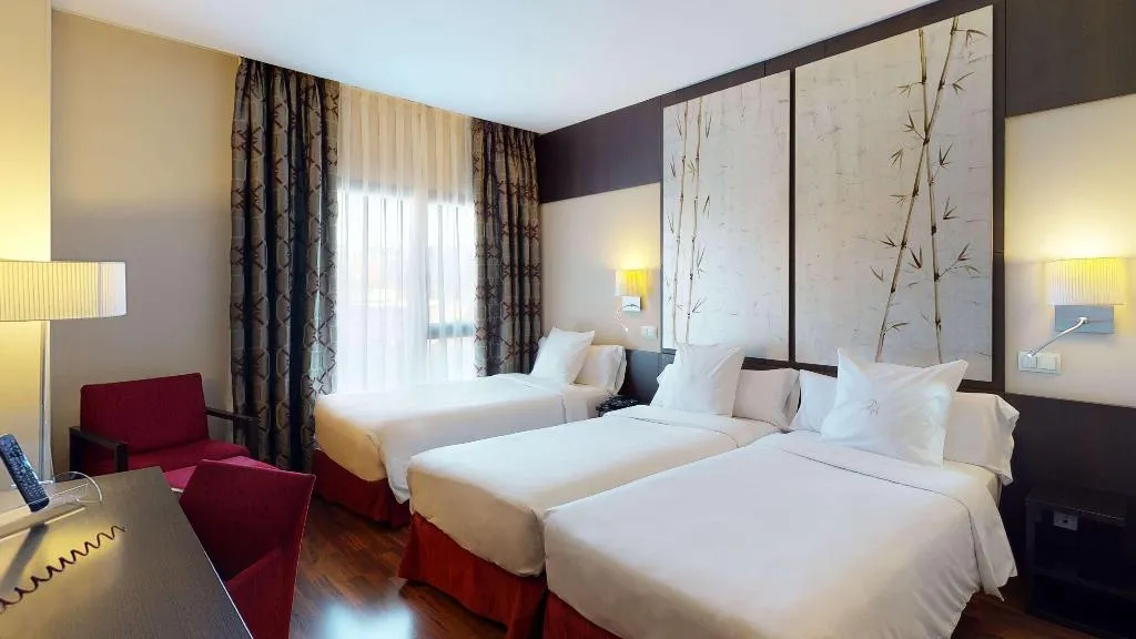 Room SUPERIOR Room, Radisson RED Madrid, Madrid