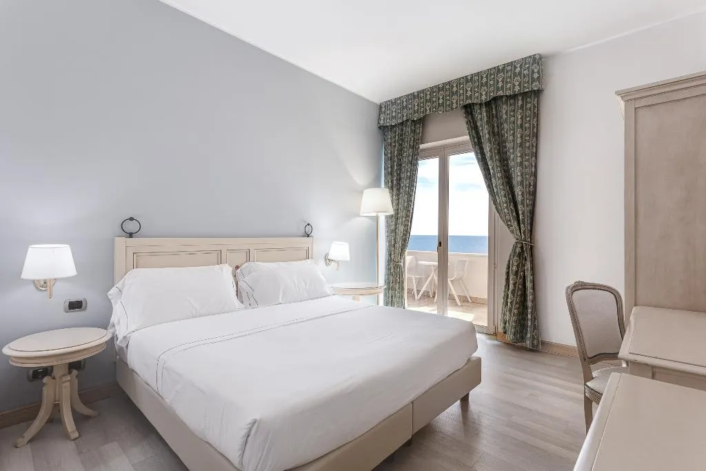 DOUBLE SEA VIEW Room, Cavalluccio Marino Hotel, Rome