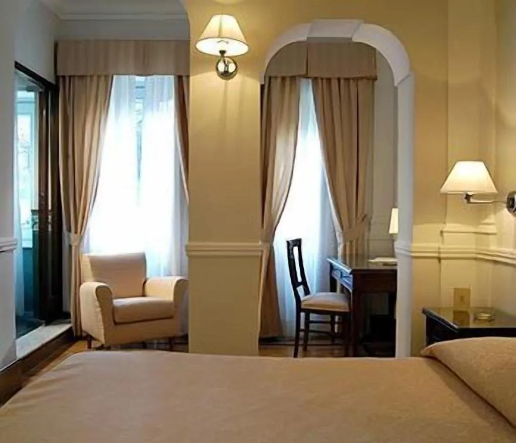Room, Hotel Flora, Rome