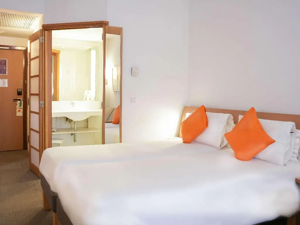 DOUBLE SUPERIOR Room, Novotel Tunis, Tunisia