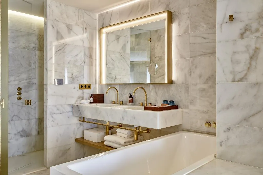 JUNIOR SUITE STANDARD Room, Almanac Barcelona, Barcelona