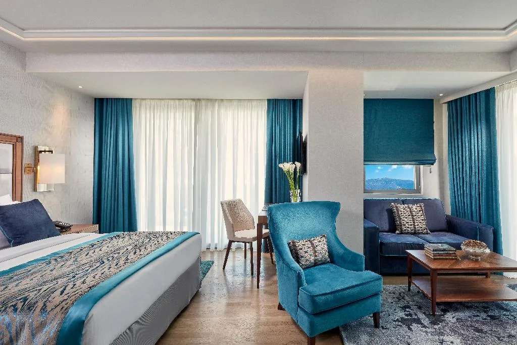 SUITE WITH VIEWS Room, Electra Metropolis, Athens