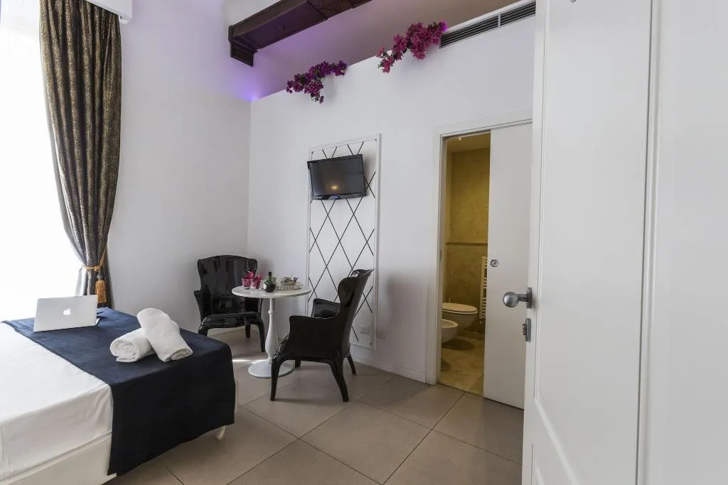 DOUBLE DELUXE KING BED Room, La Casa Di Morfeo, Florence