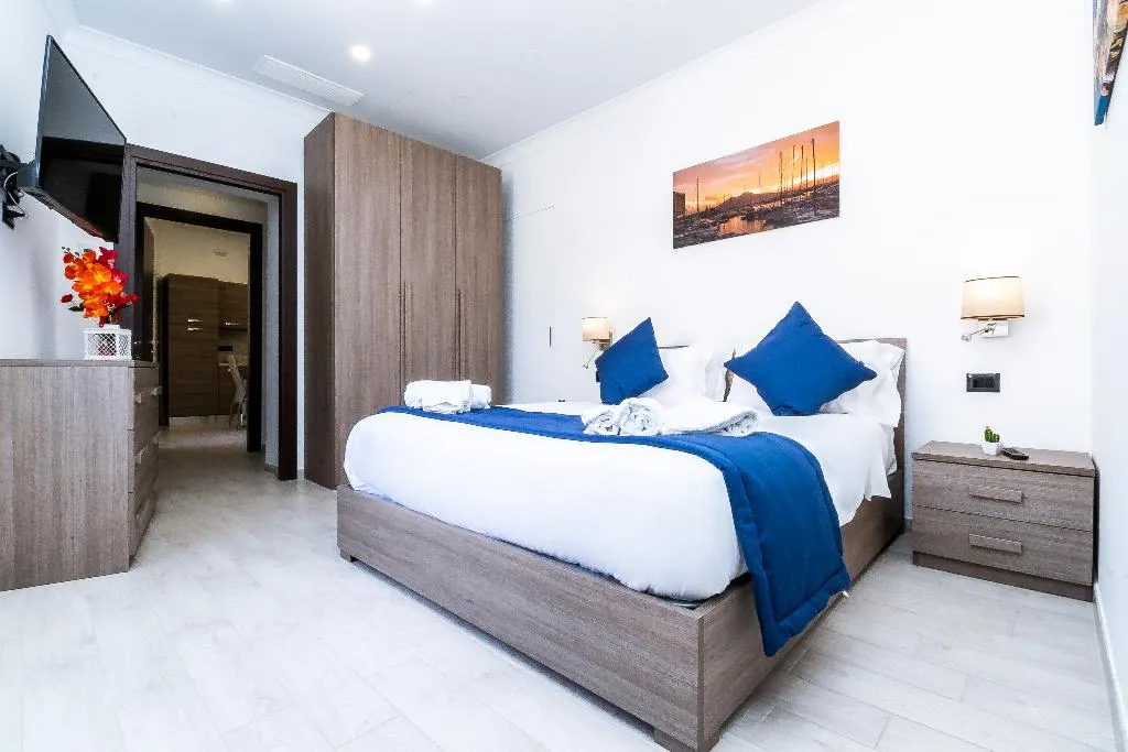 APARTMENT DELUXE WITH TERRACE Room, Palazzo Settembrini 49, Naples