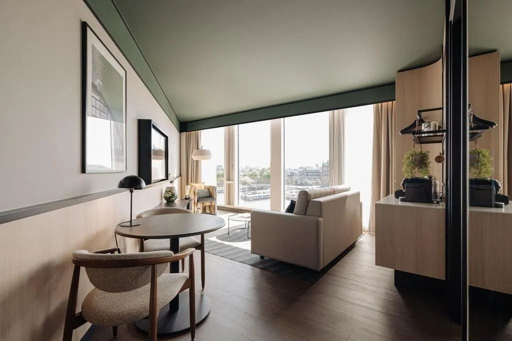 Room, DoubleTree by Hilton Amsterdam Centraal Station, Amsterdam