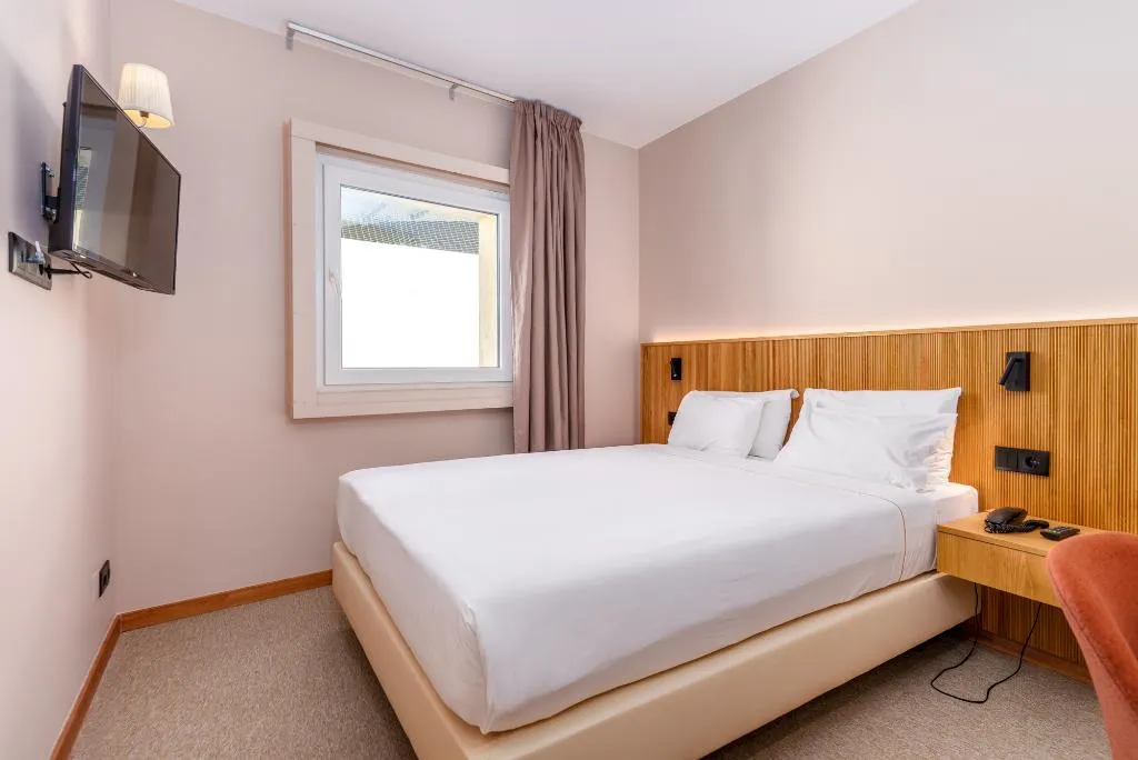 DOUBLE SINGLE USE STANDARD Room, Cascais Hotel, Lisbon