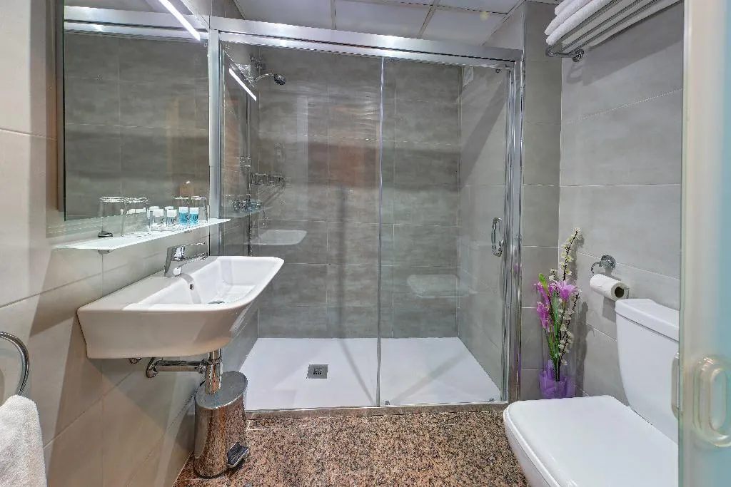 SINGLE STANDARD Room, Nuevo Triunfo, Barcelona