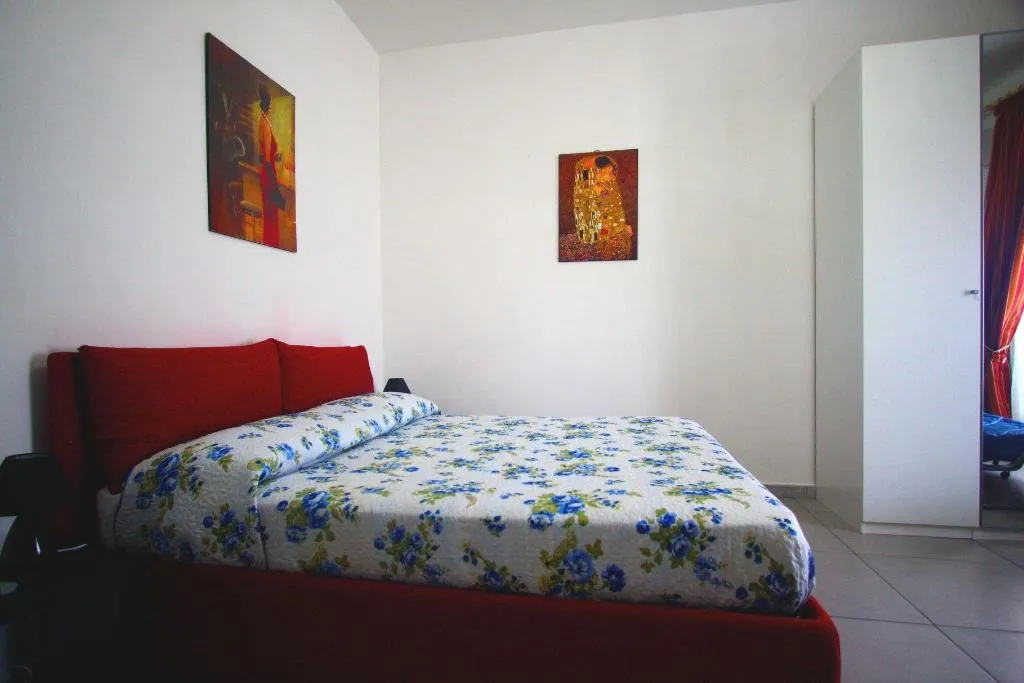 Room, Megaride Santa Lucia, Naples
