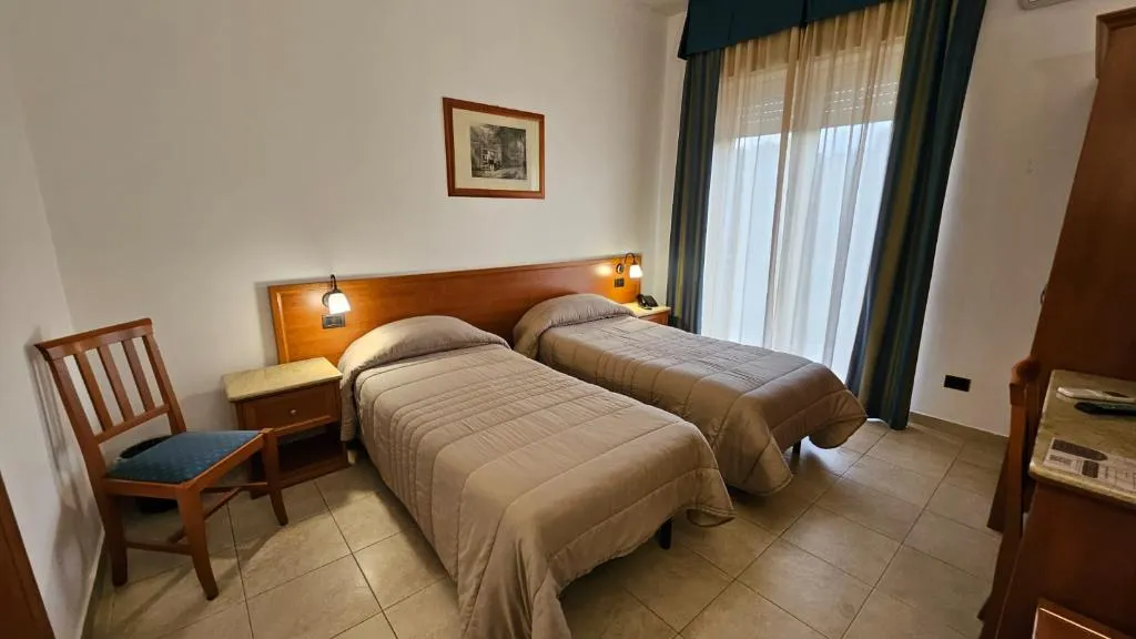 Double or Twin DELUXE ONE BED Room, GH Hotel & Restaurant, Palermo