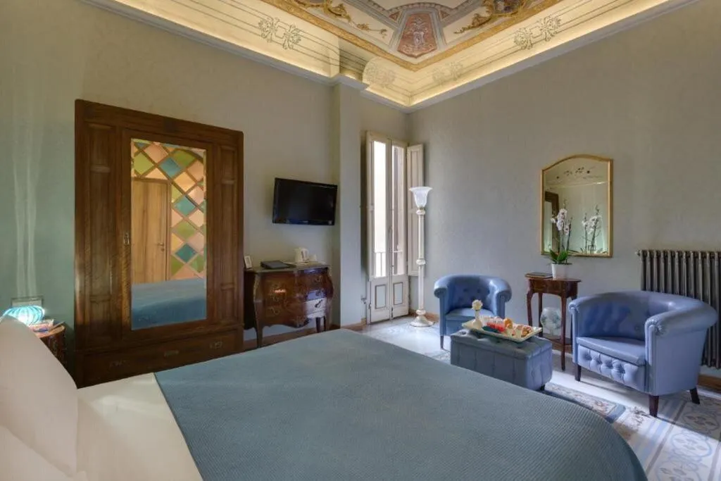 General view, Cavour 10, Florence