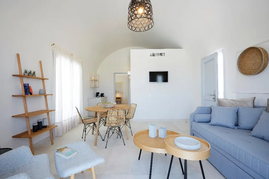 SUITE WITH PRIVATE POOL Room, De Sol Hotel & Spa, Santorini