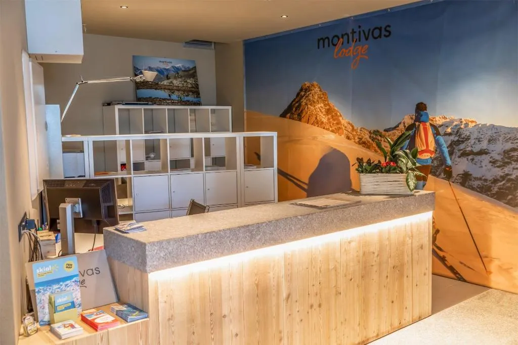 Lobby, Montivas Lodge, Milan