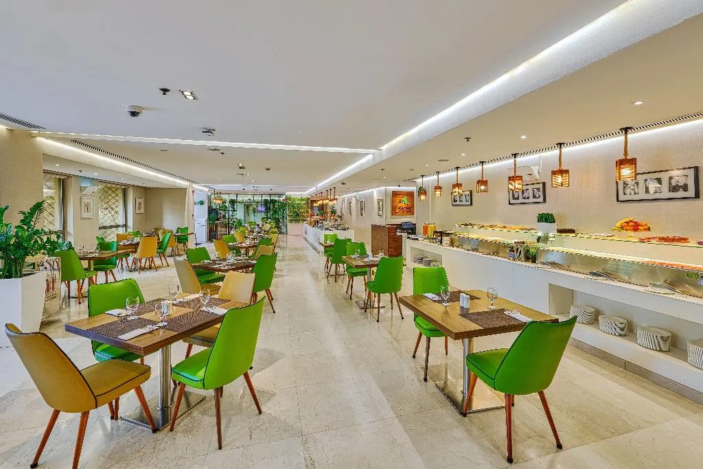 Restaurant, Ramada Hotel & Suites by Wyndham JBR, Dubai