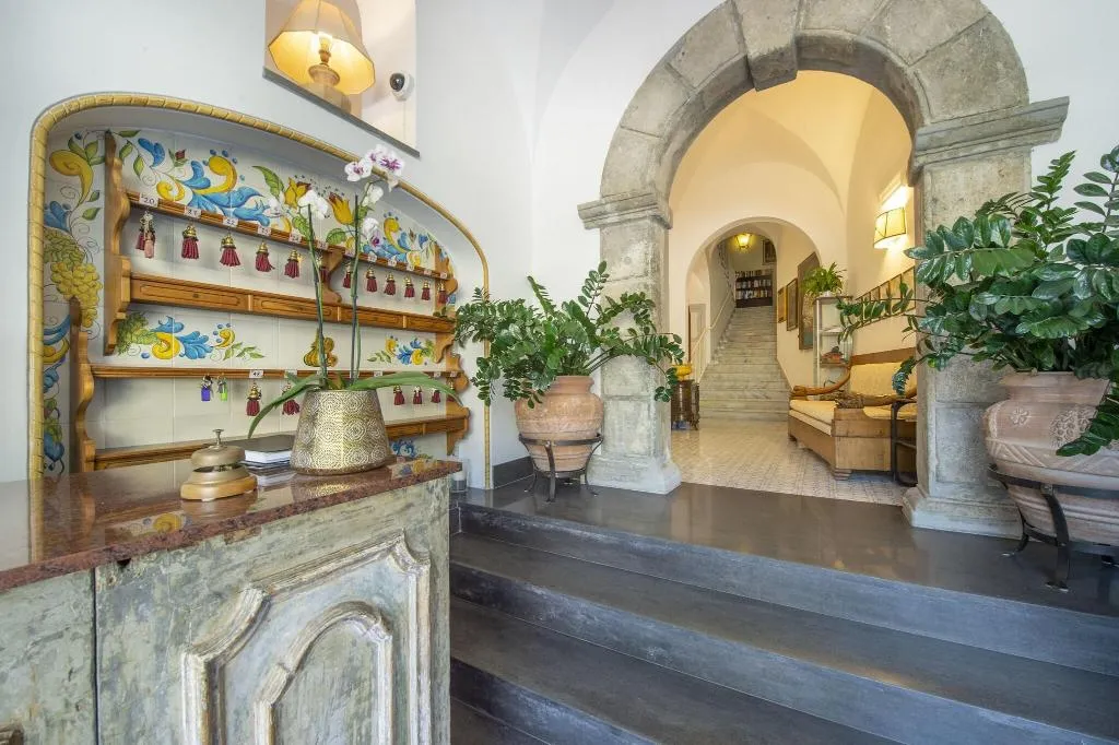Lobby, Casa Albertina, Naples