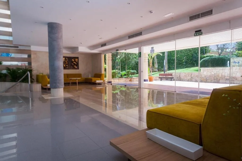 Lobby, Timor, Majorca