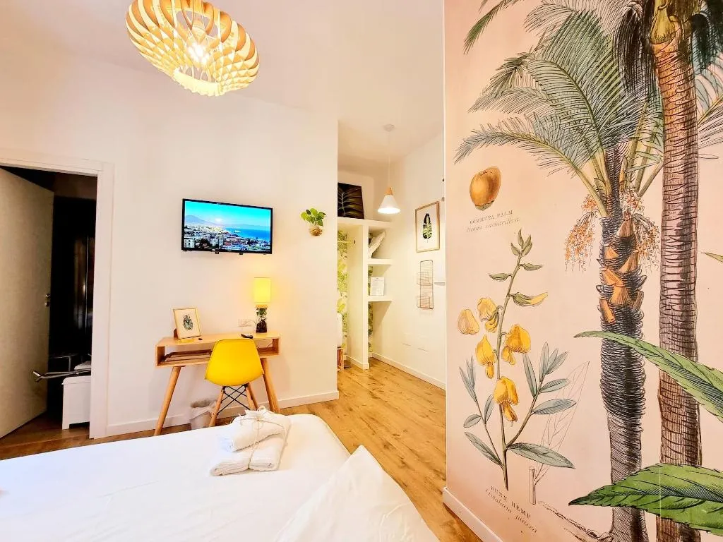 Room, Napoli Tree - Lungomare, Naples