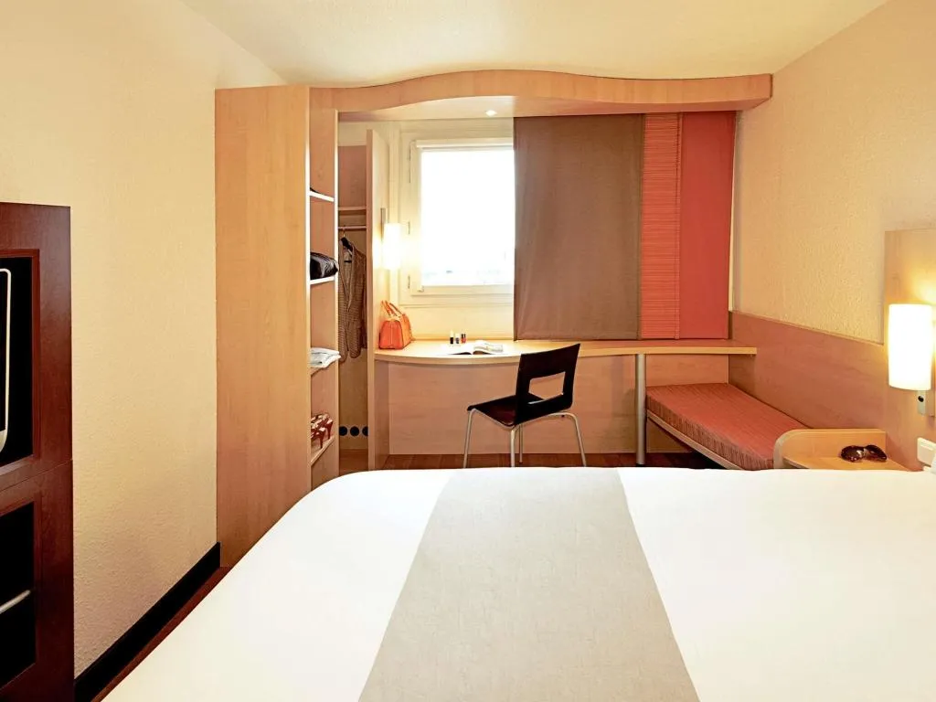 DOUBLE TWO BEDS Room, Ibis Lisboa Jose Malhoa, Lisbon