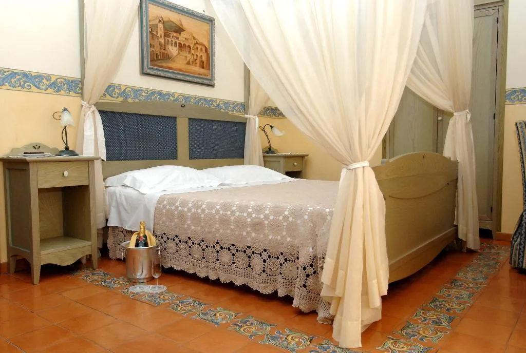 Room, Hotel Antica Repubblica, Naples