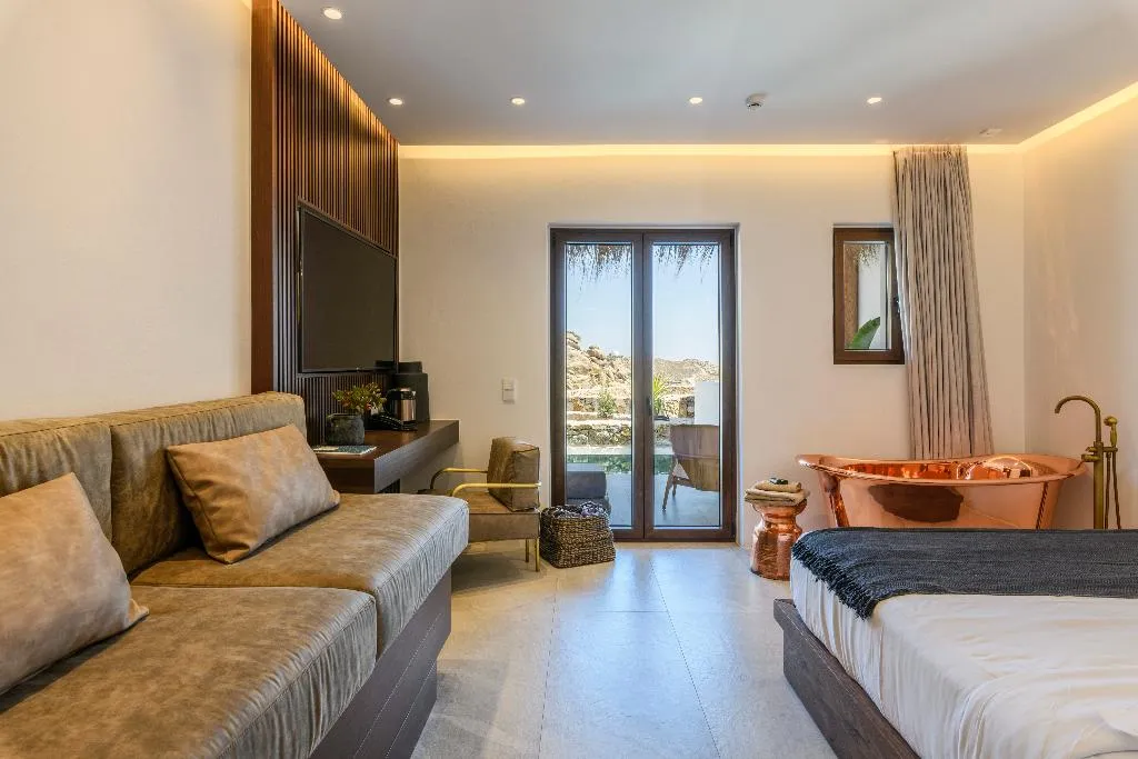 SUITE DELUXE WITH PRIVATE POOL Room, Charisma Hotel And Wellness Suites, Mykonos