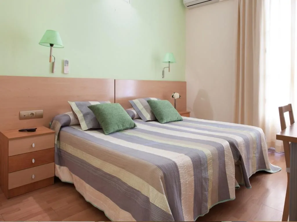 General view, Hostal Felipe II, Barcelona