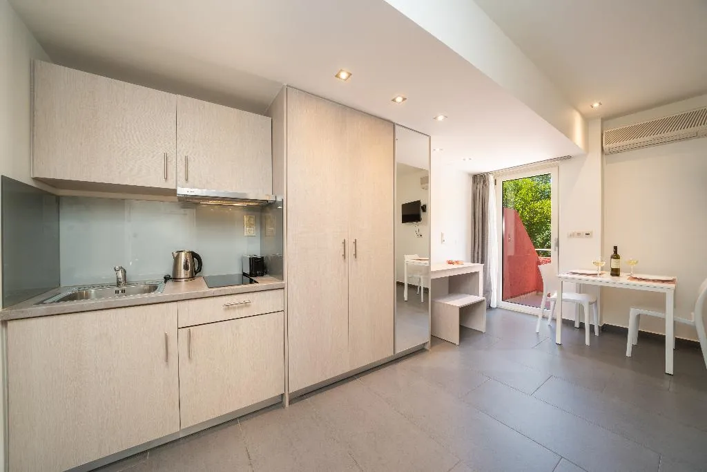 STUDIO GARDEN VIEW Room, Makris Yialos Apartments, Kefallinia