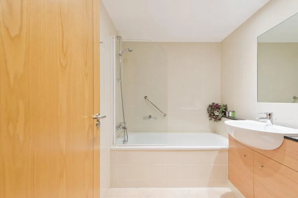 APARTMENT ONE BEDROOM Room, Five Lamps Suites, Dublin