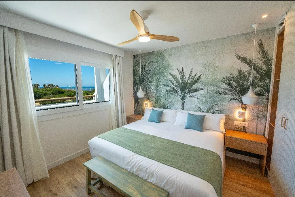 APARTMENT CAPACITY 8 THREE BEDROOMS Room, Punta Candor Suites, Costa De La Luz