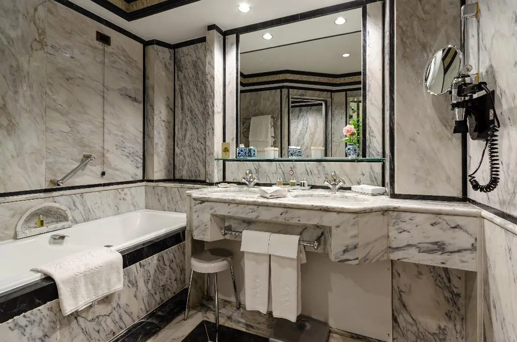 Double or Twin SUPERIOR Room, Olissippo Lapa Palace, Lisbon