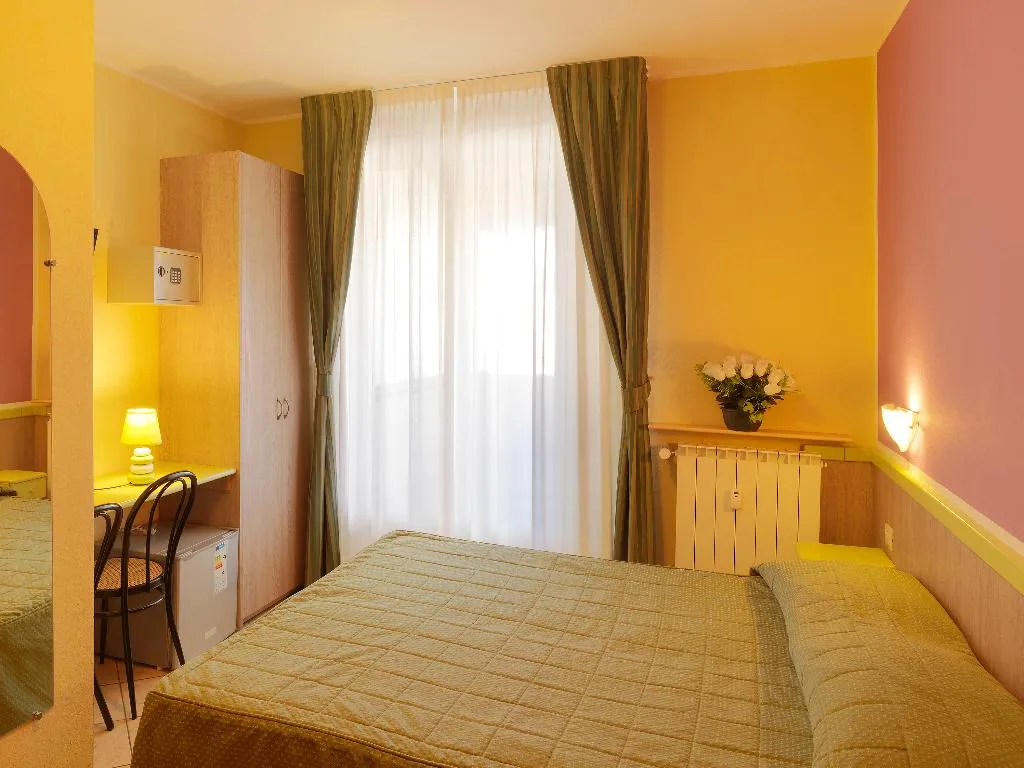 DOUBLE STANDARD Room, Arco Romana, Milan