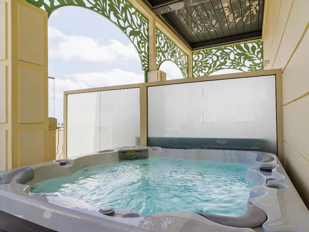 SUITE EXECUTIVE Room, Leonardo Boutique Hotel Larnaca, Cyprus