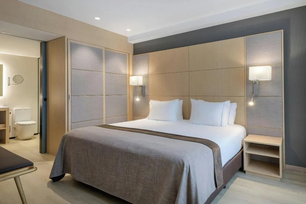 DOUBLE PREMIUM WITH VIEWS Room, AC Barcelona Victoria Suites, Barcelona