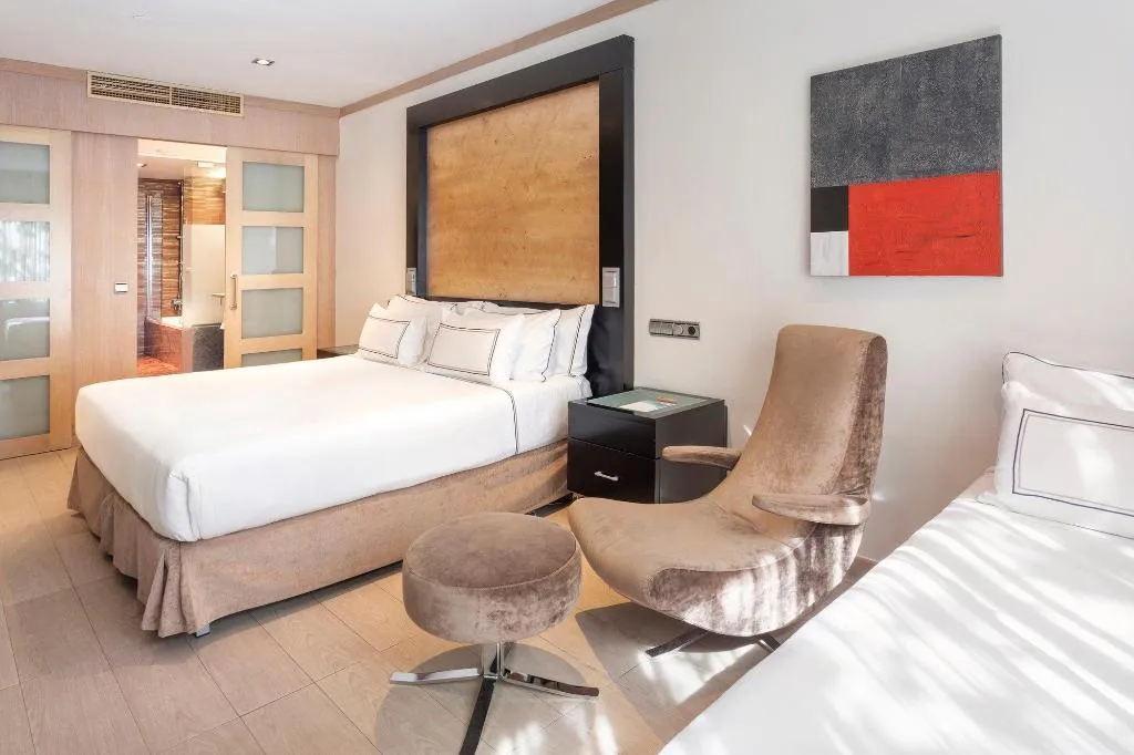 TRIPLE STANDARD Room, Melia Madrid Princesa, Madrid