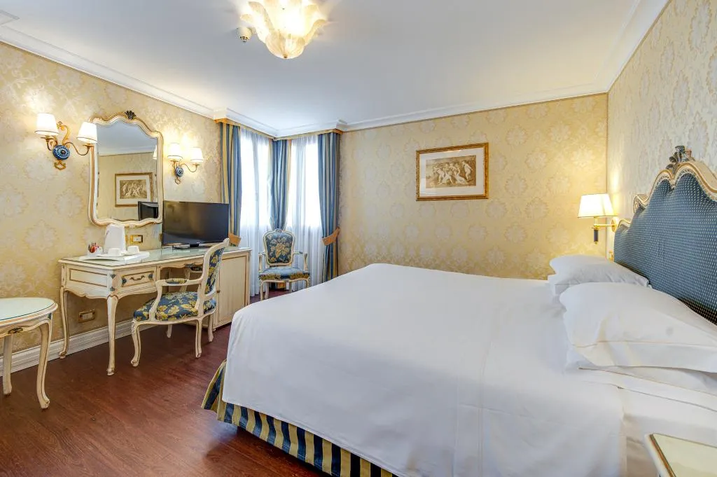 Double or Twin DELUXE CANAL VIEW Room, Antiche Figure, Venice