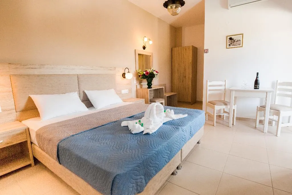 STUDIO SUPERIOR POOL VIEW Room, Mastorakis Studios, Crete