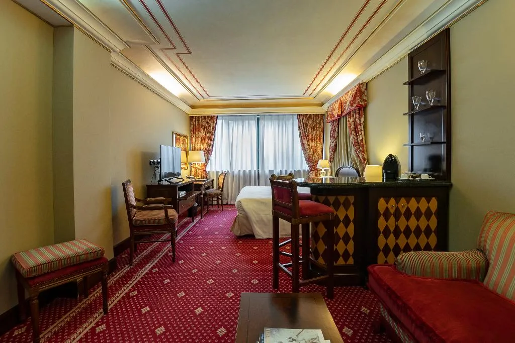 FAMILY ROOM CAPACITY 2 Room, River Chateau, Rome