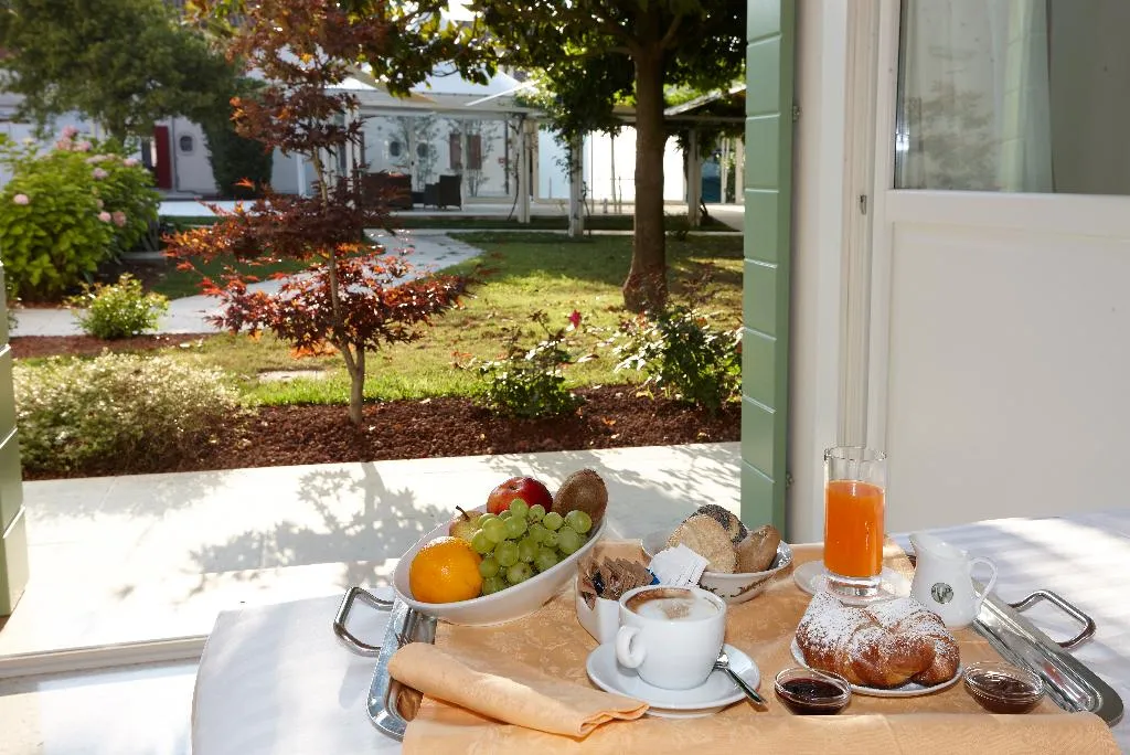 Double or Twin GARDEN VIEW ONE BEDROOM Room, Hotel Villa Patriarca, Venice