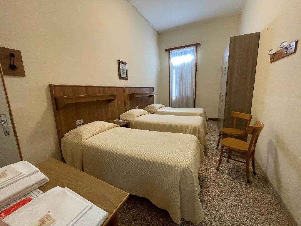 TRIPLE CANAL VIEW Room, Casa Caburlotto, Venice