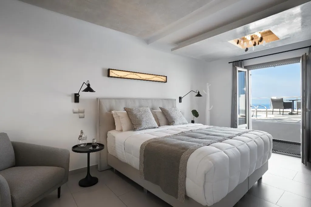 Double or Twin SEA VIEW WITH PRIVATE POOL Room, Petit Palace, Santorini