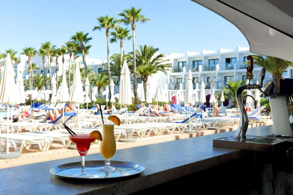 Bar, Grand Palladium White Island Resort & Spa, Ibiza