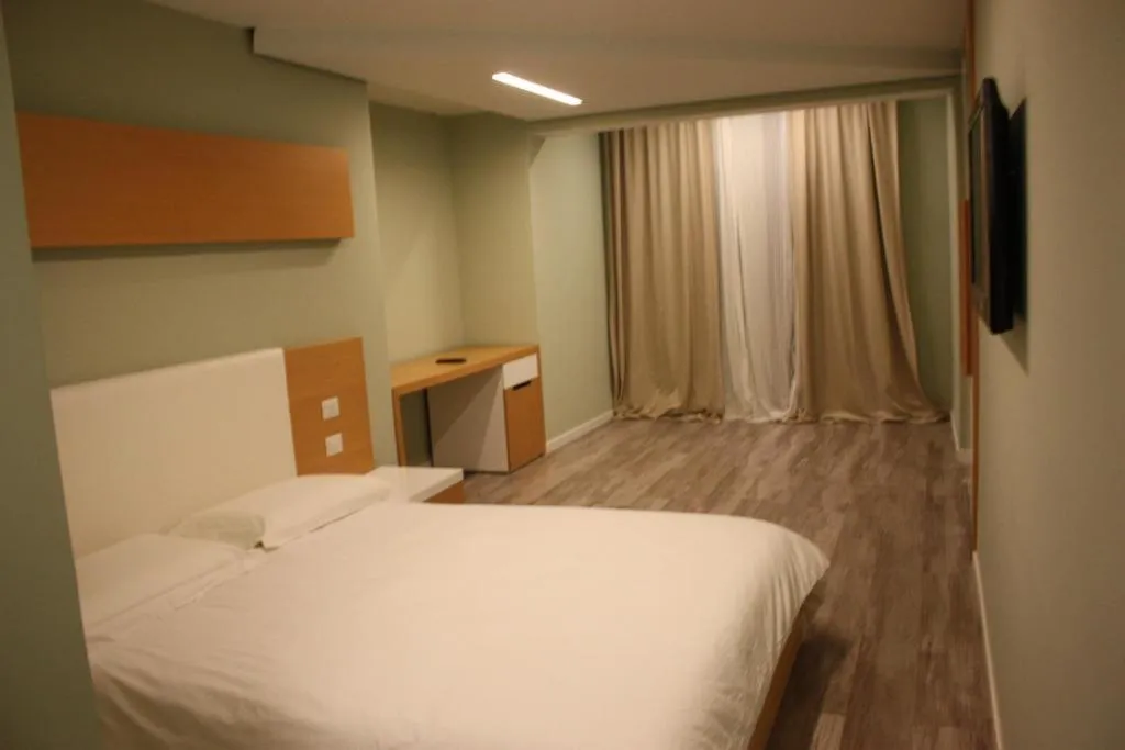 QUADRUPLE STANDARD Room, Bologna, Kavaje