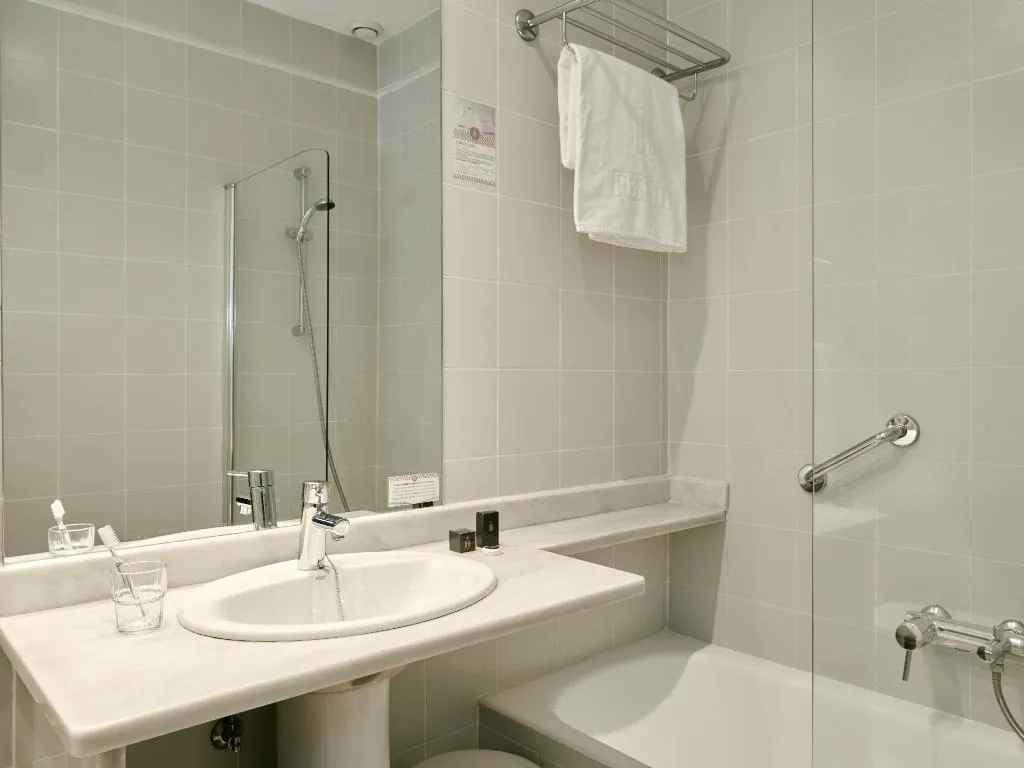DOUBLE STANDARD Room, Regente, Madrid